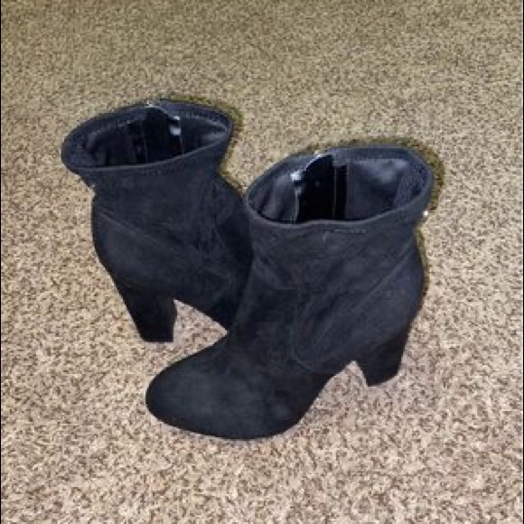 Woman’s Heels - Picture 2 of 2